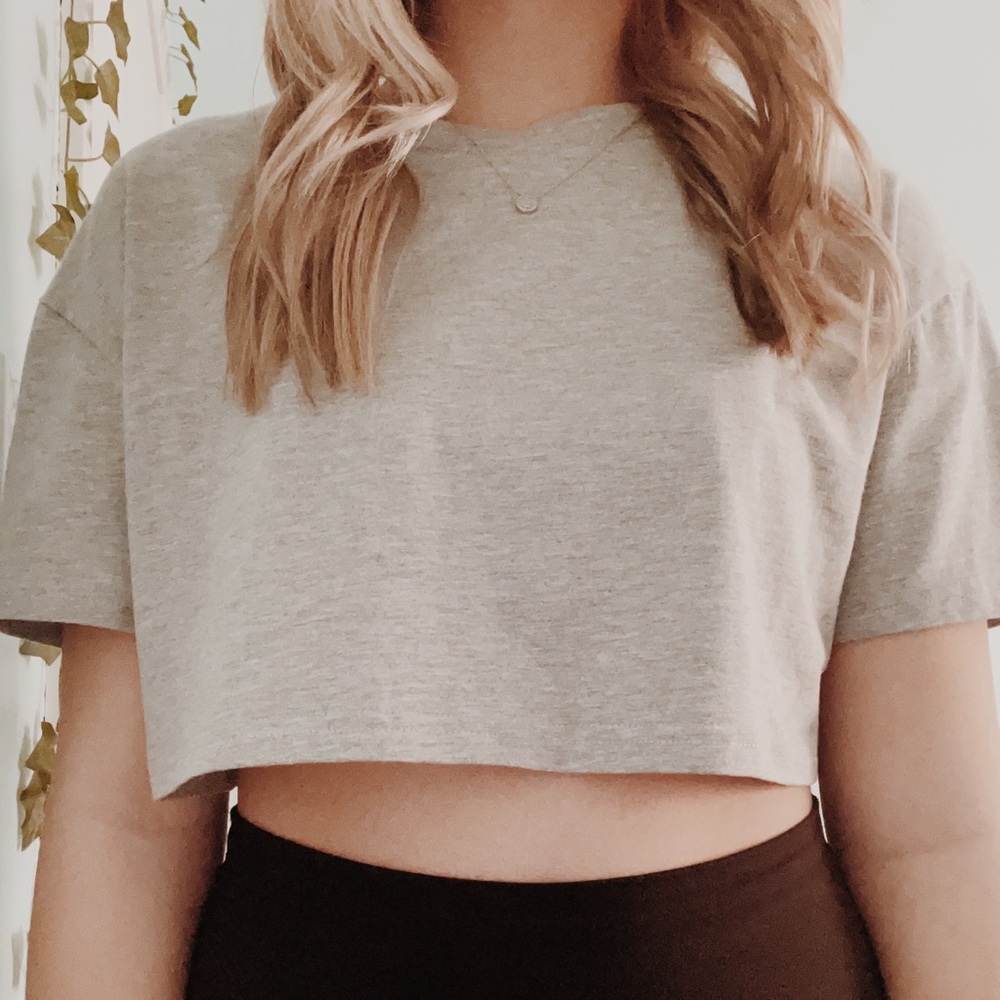 gray crop top